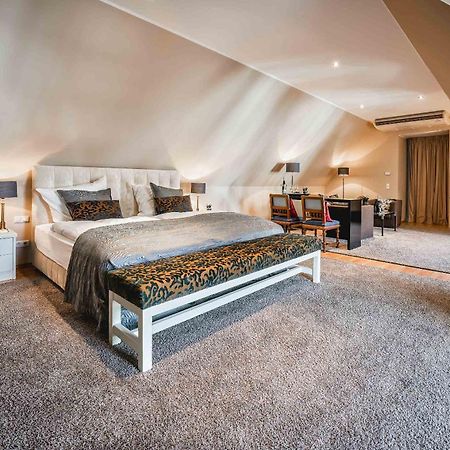 Bed and Breakfast Residenz Weingut Schloss Reinhartshausen Эльтвилле Экстерьер фото