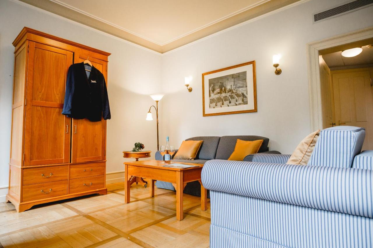 Bed and Breakfast Residenz Weingut Schloss Reinhartshausen Эльтвилле Экстерьер фото